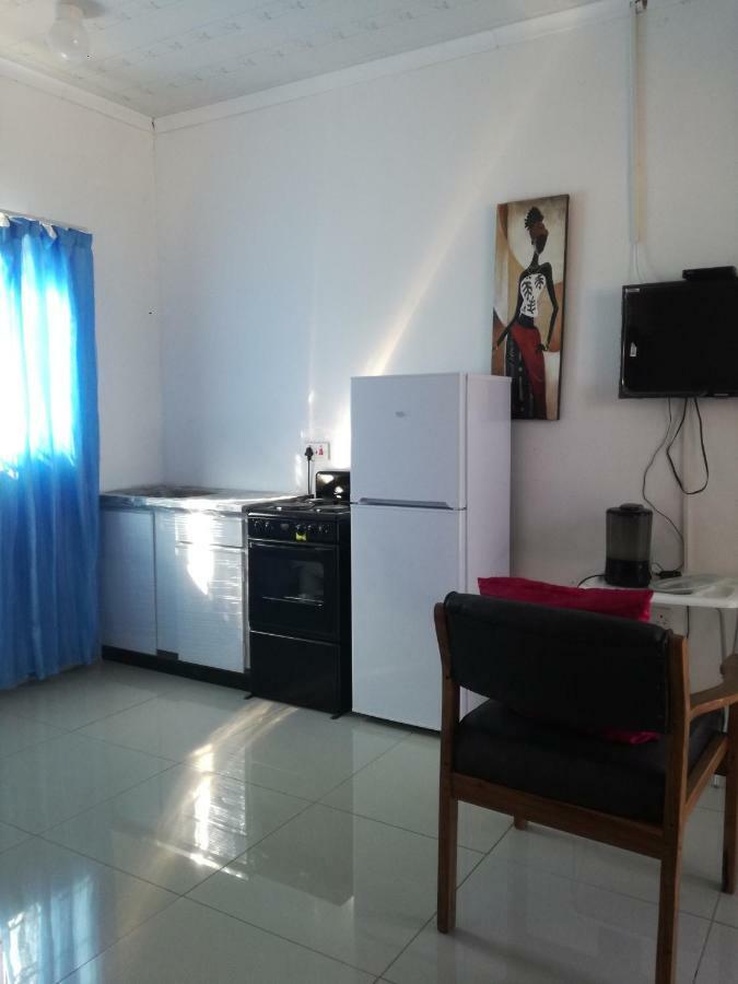 Looks Cottages Self Catering Apartments Касане Екстериор снимка